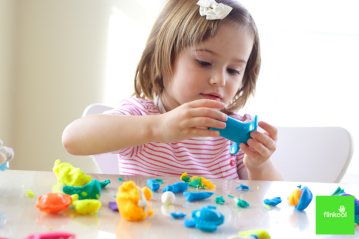 brincar de massinha com bebê